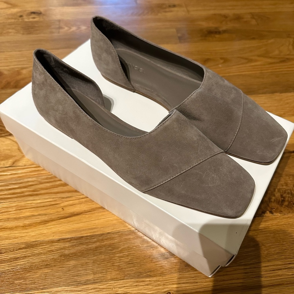 NWT Vince Cyder Flat, Light Woodsmoke Suede, Size:8